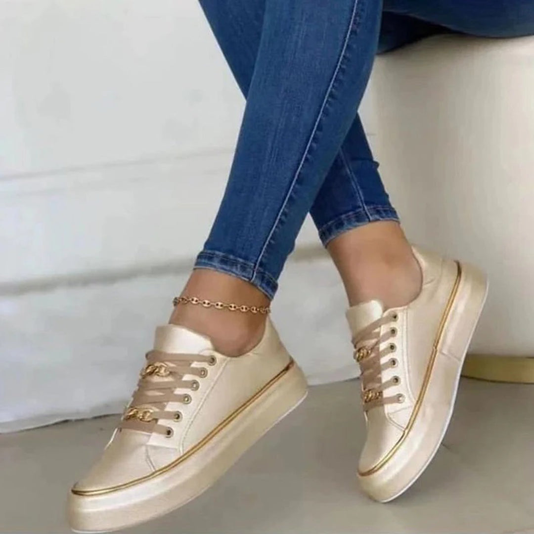 Low-Top Sneakers with Gold Accent for Women | Perfect for Everyday Wear